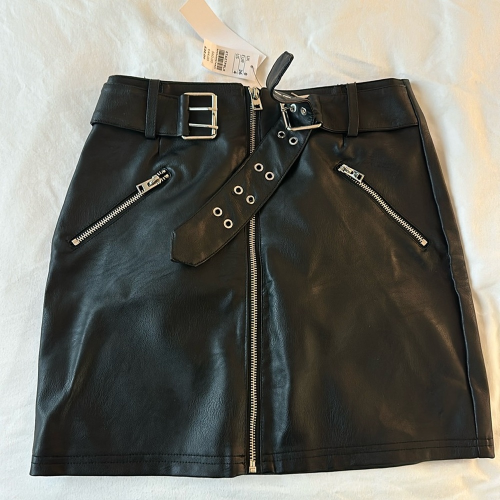 Leather skirt. Size 36/4. NWT